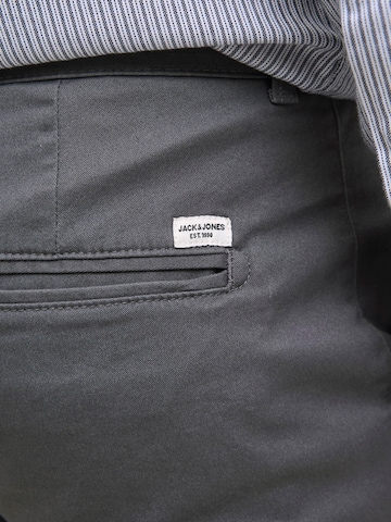 Coupe slim Pantalon chino 'JJIMarco JJDave' JACK & JONES en gris