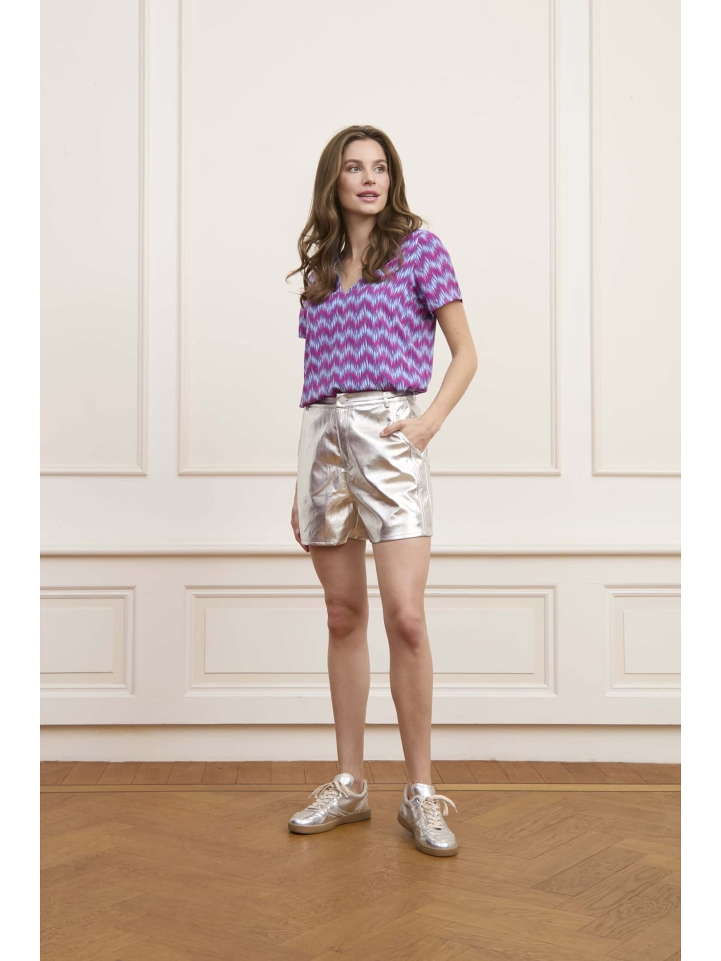 LOFTY MANNER Blouse 'QE07 - Blouse Mayra' in Grijs