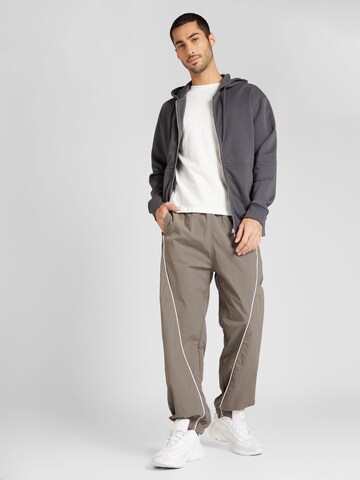 Tapered Pantaloni 'Thomas' de la WEEKDAY pe gri