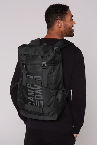 CAMP DAVID Rucksack mit Logo Design in Schwarz: Vorderseite