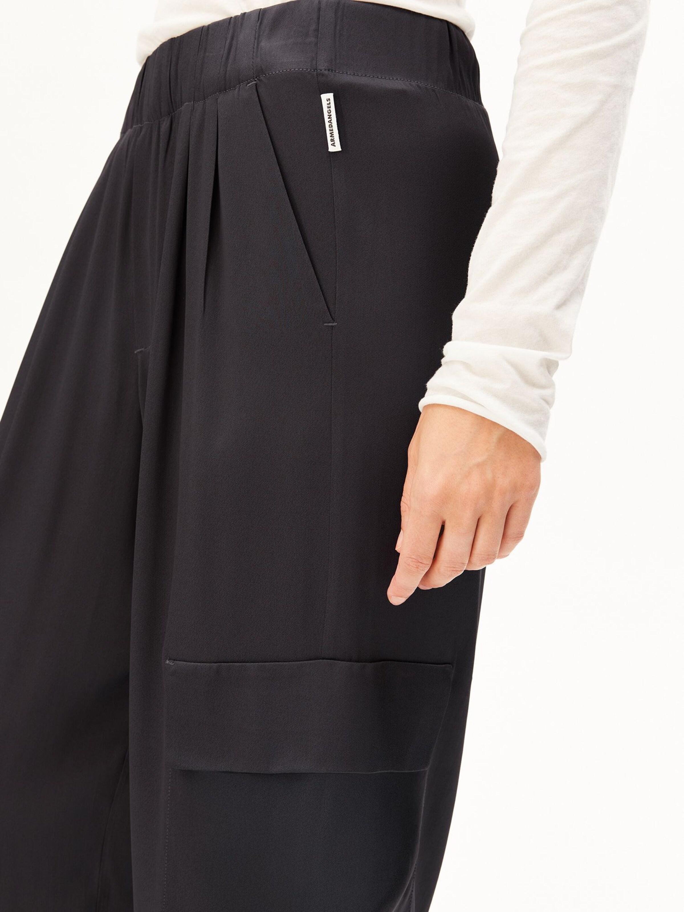ARMEDANGELS Loosefit Hose SATIN PULL ON in Grau: Vorderseite