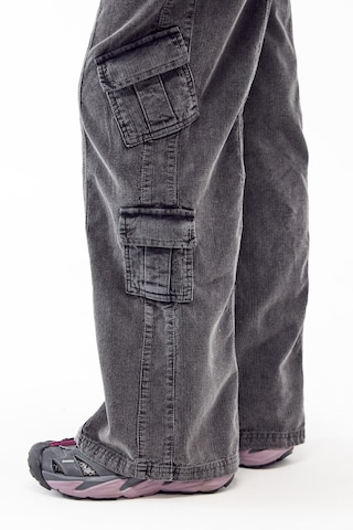 BDG Urban Outfitters - Loosefit Calças cargo em preto