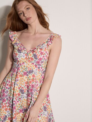 Robe Apricot en beige