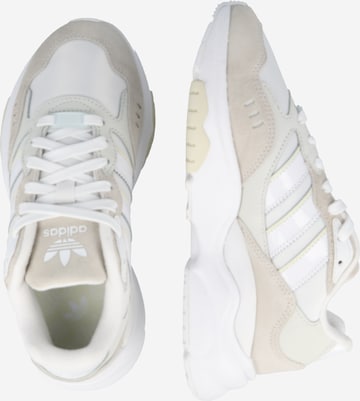 Baskets basses 'Retropy F90' ADIDAS ORIGINALS en blanc