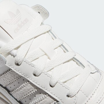 ADIDAS ORIGINALS - Zapatillas deportivas 'Forum' en blanco