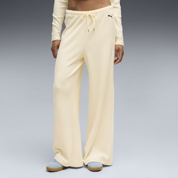 PUMA Wide leg Broek 'Essentials' in Geel: voorkant