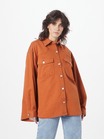 Monki Blouse in Brown: front