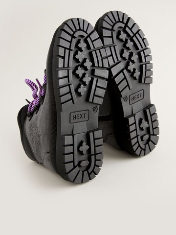 Next Stiefel in Grau