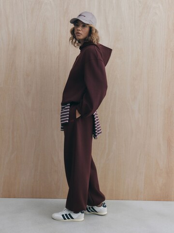 self. Tapered Hose in Rot