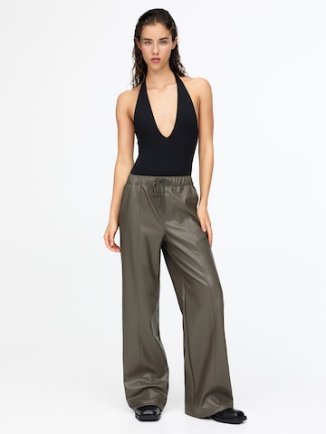 Loosefit Pantalon Pull&Bear en vert