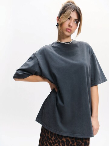 Maglia extra large di irinassw in grigio: frontale