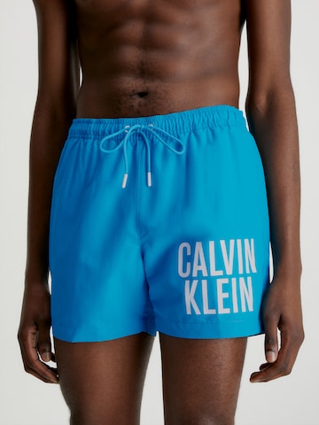 Calvin Klein Swimwear Rövid fürdőnadrágok 'Intense Power' - kék