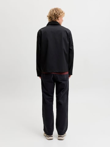 Veste fonctionnelle JACK & JONES en noir