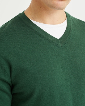 WE Fashion Sweater in Green