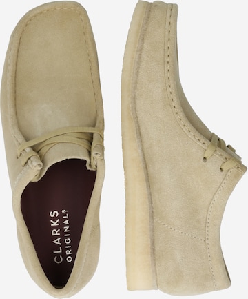 Clarks Originals Mokkasiinit 'Wallabee' värissä beige