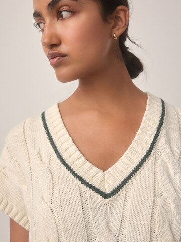 Next Broderad topp i beige