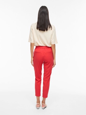 Slimfit Pantaloni con pieghe 'VIVarone' di VILA in rosso