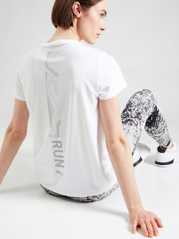 PUMA - Camiseta funcional 'RUN FAVORITES' en blanco