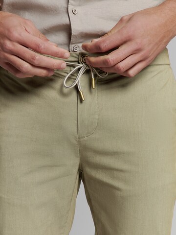 No Excess Regular Pants in Green