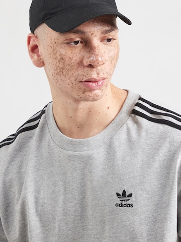 ADIDAS ORIGINALS Футболка 'Adicolor' в Серый