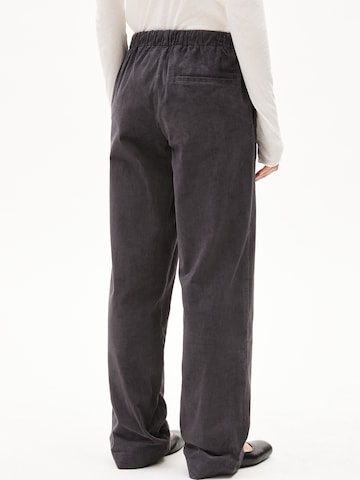 ARMEDANGELS Wide leg Broek 'JAIMILAA' in Grijs