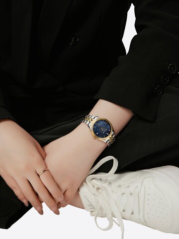 Orologio analogico di Victoria Hyde in oro: frontale