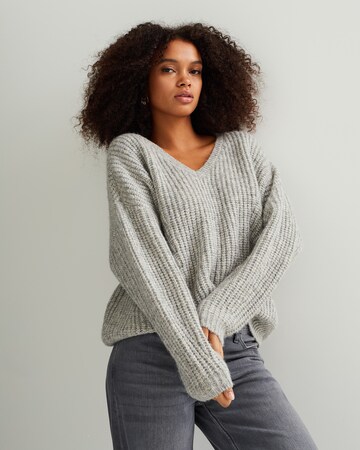 WE Fashion Пуловер в сиво: отпред