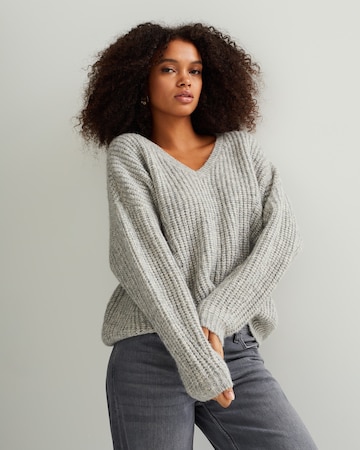 WE Fashion Sweater in Grey: front