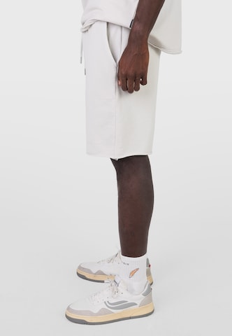 Kleinigkeit - Regular Calças 'Leonardo diKaputtio' em branco