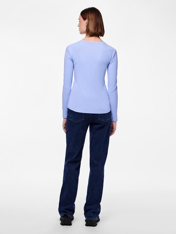 PIECES Shirt 'RUKA' in Blau