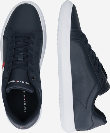 TOMMY HILFIGER Sneaker in Blau