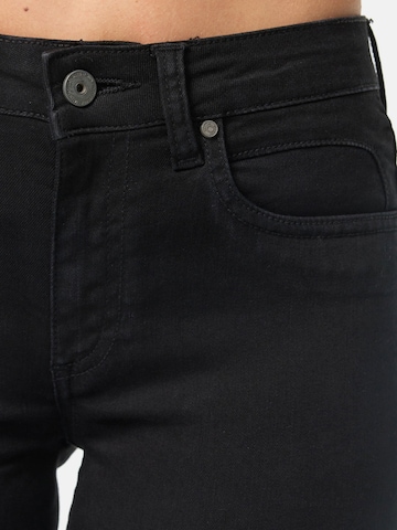 Tazzio - regular Vaquero 'F110' en negro