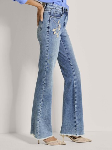 évasé Jean MADELEINE en bleu