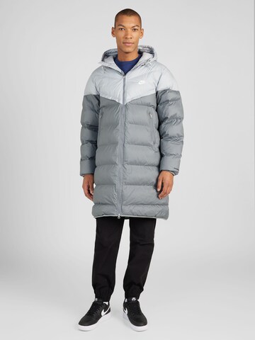 Manteau mi-saison Nike Sportswear en gris : devant