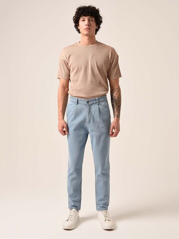 Tricou de la Antioch pe bej