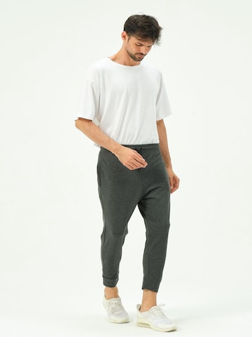 Effilé Pantalon C&City en gris