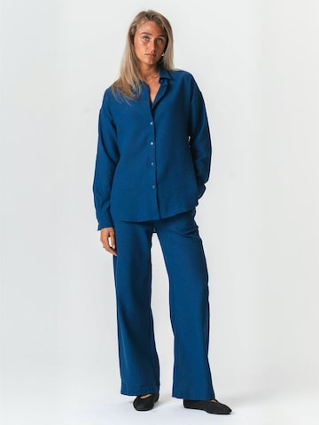 TEESHOPPEN Shirt ' Lilly ' in Blau: Vorderseite