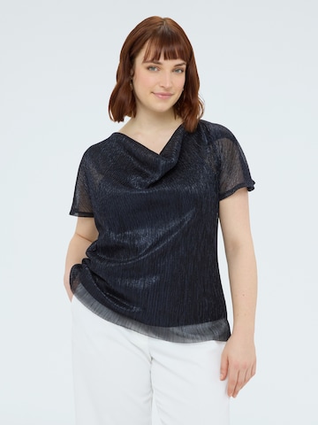 Fiorella Rubino - Top en azul: frente