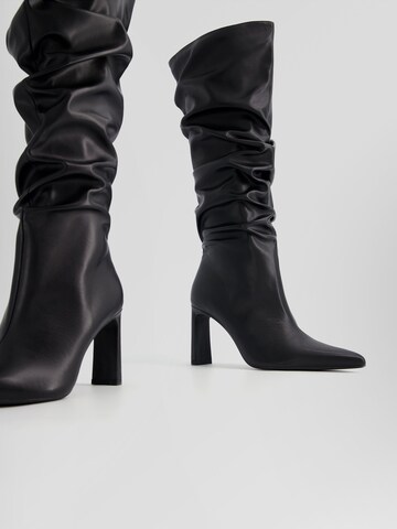 Bershka Stiefel in Schwarz