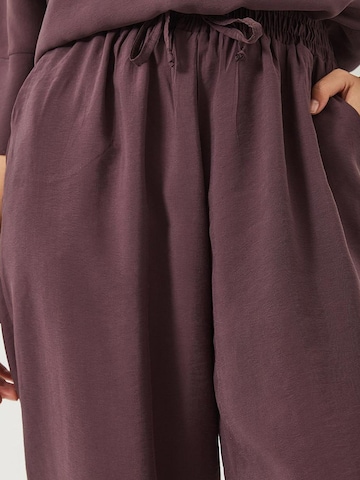 Pantalons de tailleur Bianco Lucci en violet