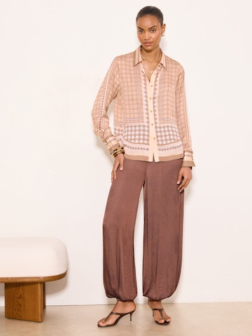 Lipsy Pusero värissä beige