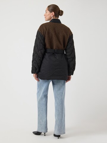 YAS Overgangsjakke 'YASMediso' i sort