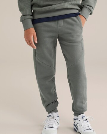 Tapered Pantaloni de la WE Fashion pe verde: față