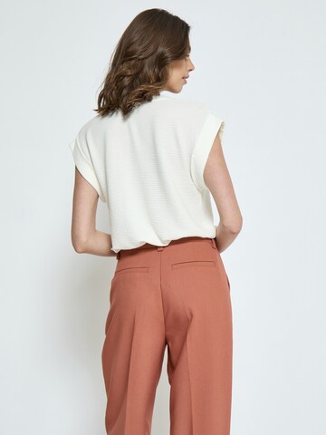 T-shirt 'Averly' Peppercorn en blanc