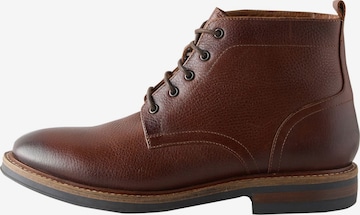 Next - Botas con cordones en marrón: frente
