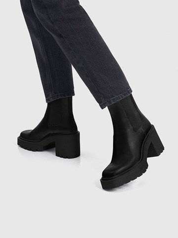 Pull&Bear Chelsea Boots in Schwarz