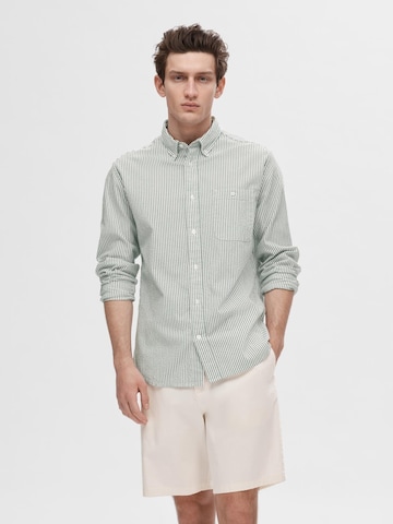 SELECTED HOMME Regular fit Button Up Shirt 'Reil' in Green: front