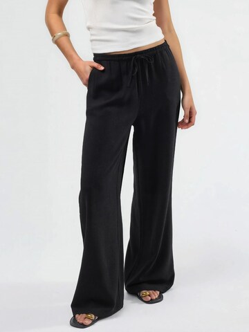 Hiccup Trousers in Black: front