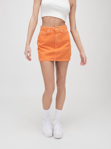 ABOUT YOU x VIAM Studio Skirt 'ROBYN' in Orange: front