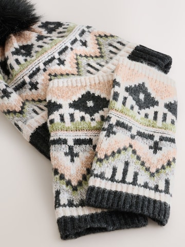 Next Müts, värv must